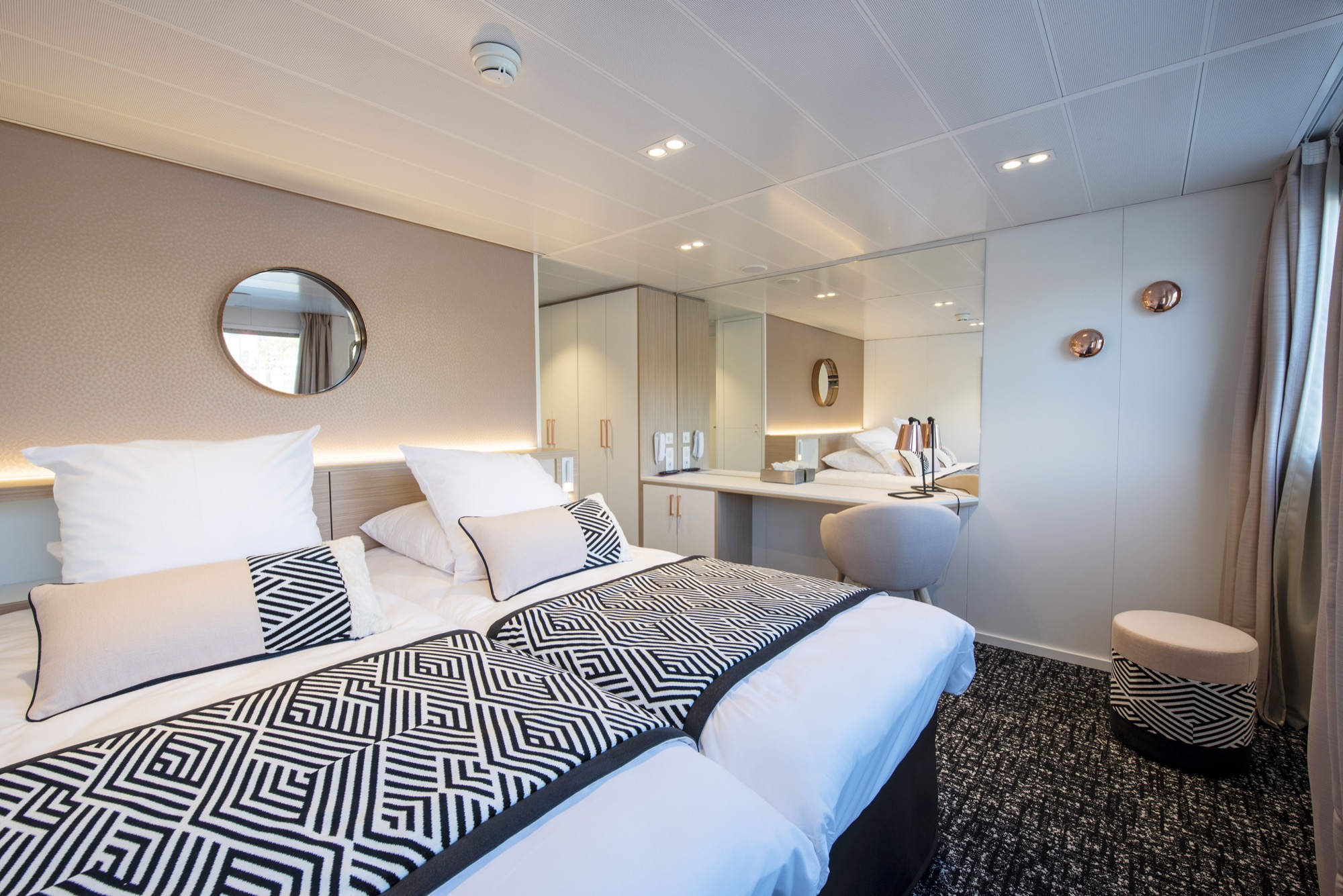CroisiEurope MS Renoir Cabin Upper Deck 1.jpg